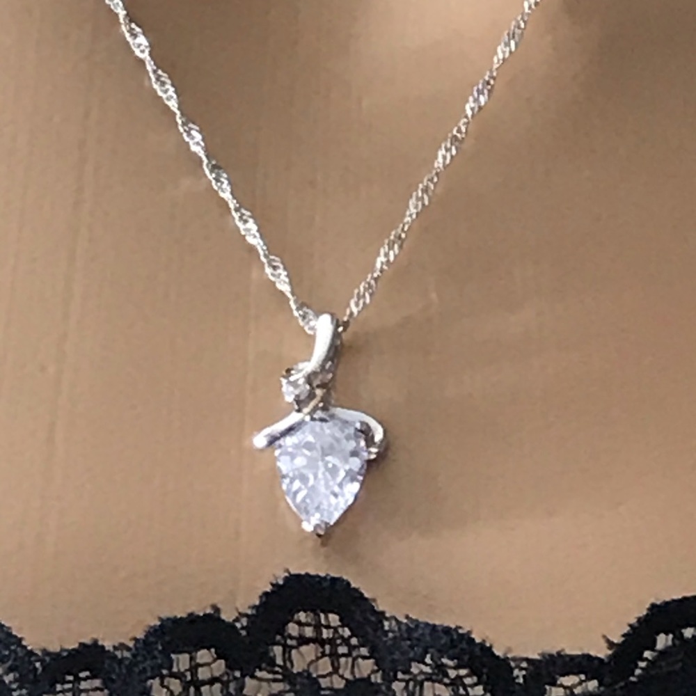 🔴Necklace with Man made Diamond Pendant.